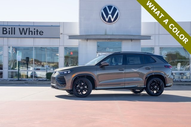 2026 Volkswagen Tiguan SE R-LINE BLACK's photo