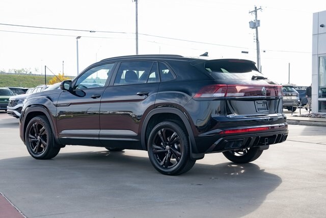 2026 Volkswagen Atlas Cross Sport SEL R-Line photo 4
