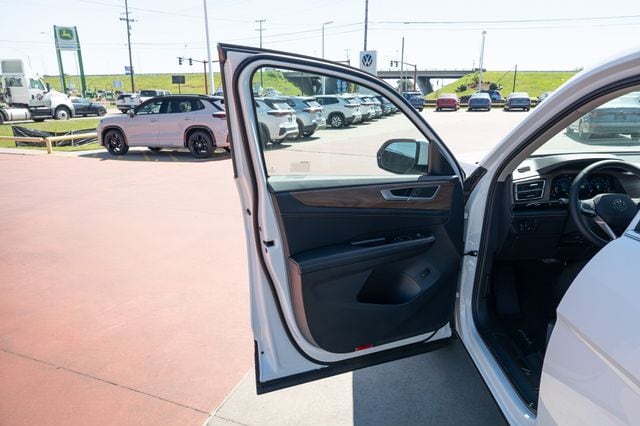 2026 Volkswagen Atlas SE w/Tech - Photo 13