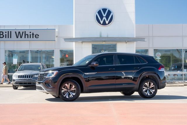 2026 Volkswagen Atlas Cross Sport 2.0T SE 4MOTION's photo