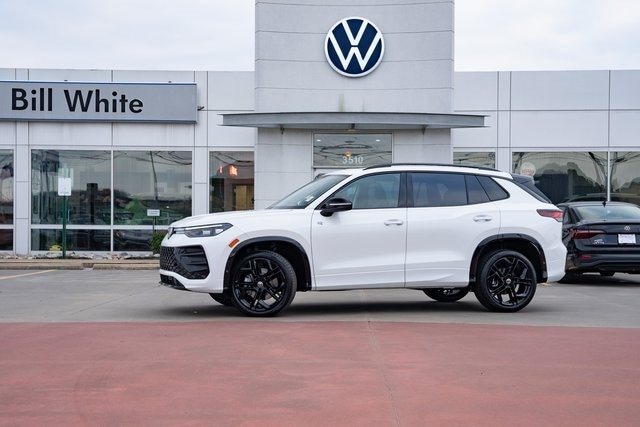 2026 Volkswagen Tiguan SE R-LINE BLACK's photo