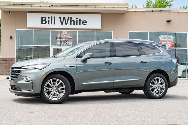 2024 Buick Enclave Essence's photo