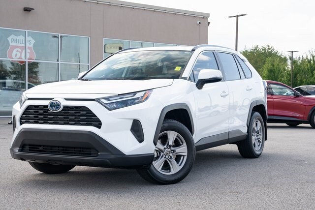 2022 Toyota RAV4 Hybrid XLE photo 2