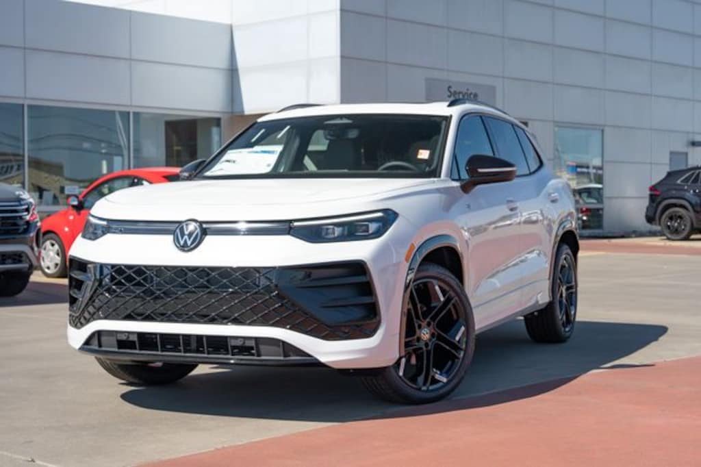 New 2026 Volkswagen Tiguan 2.0T SE R-Line Black SUV