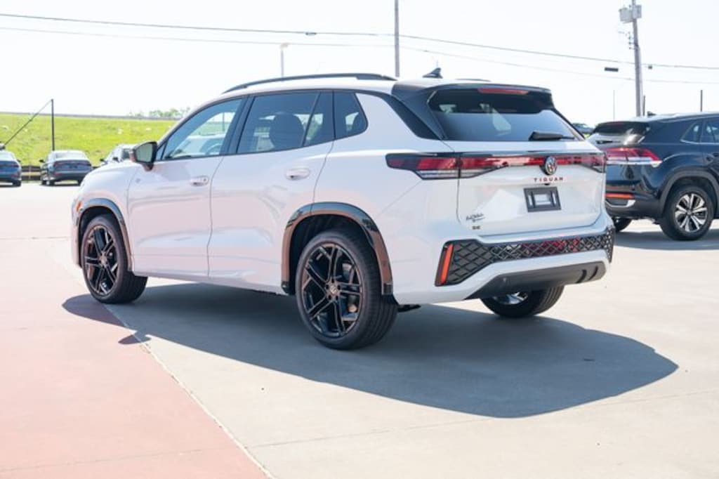 New 2026 Volkswagen Tiguan 2.0T SE R-Line Black SUV