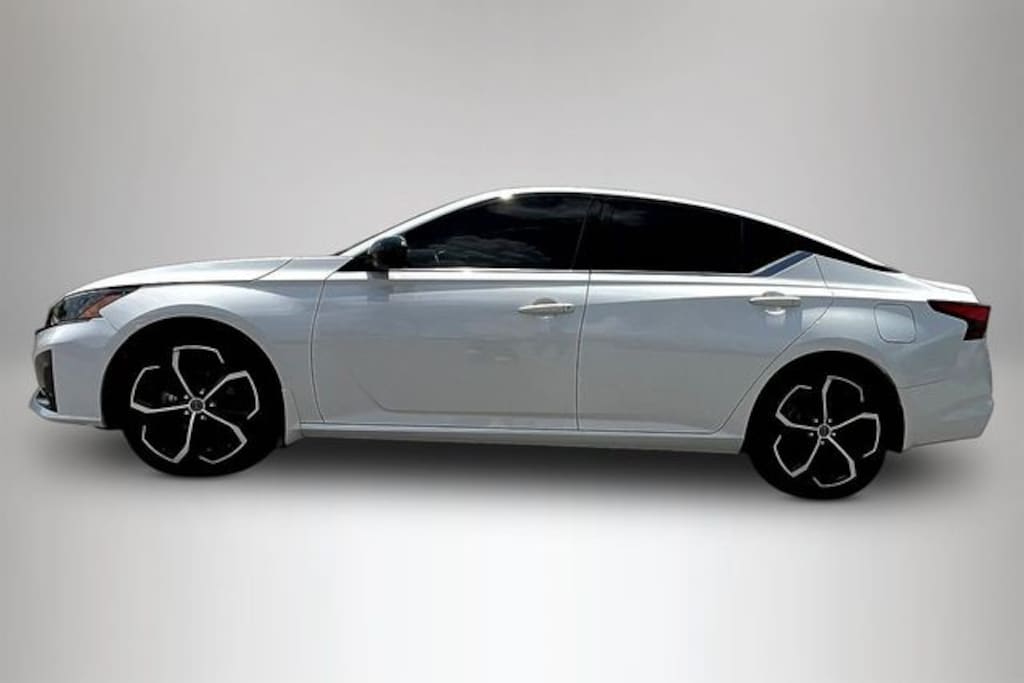 Used 2023 Nissan Altima 2.5 SR Sedan