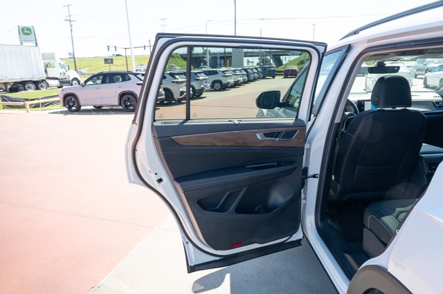 2026 Volkswagen Atlas SE w/Tech - Photo 14