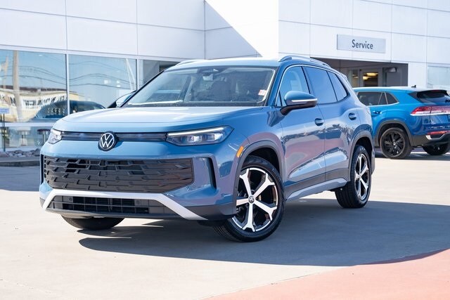 2026 Volkswagen Tiguan SE photo 2