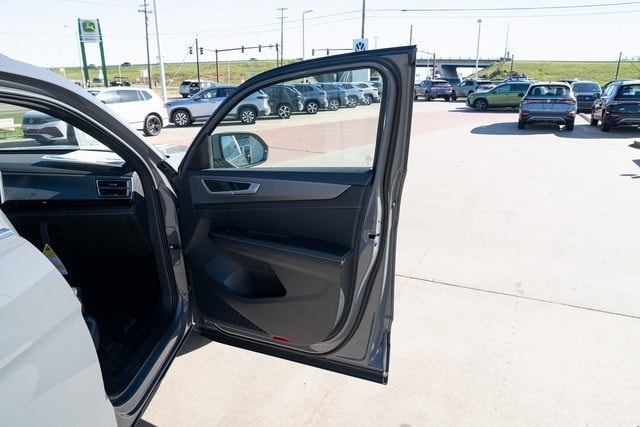 2026 Volkswagen Atlas Cross Sport SE w/Tech - Photo 14