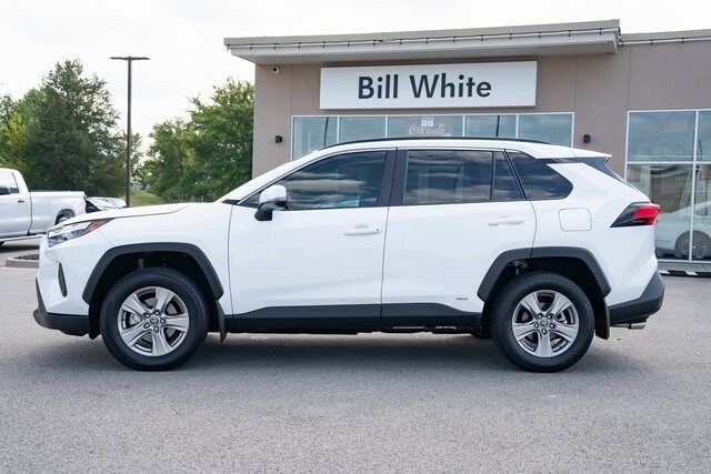 2022 Toyota RAV4 Hybrid XLE photo 3