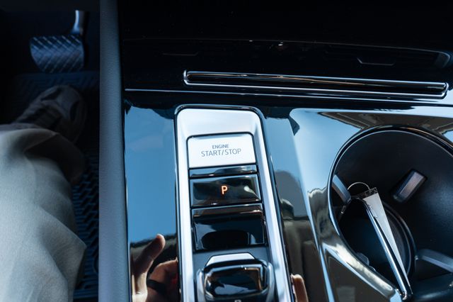2026 Volkswagen Atlas SE w/Tech - Photo 24