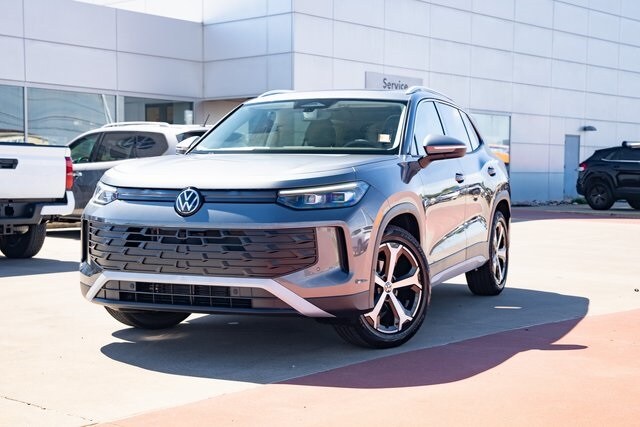 2025 Volkswagen Tiguan SE photo 2