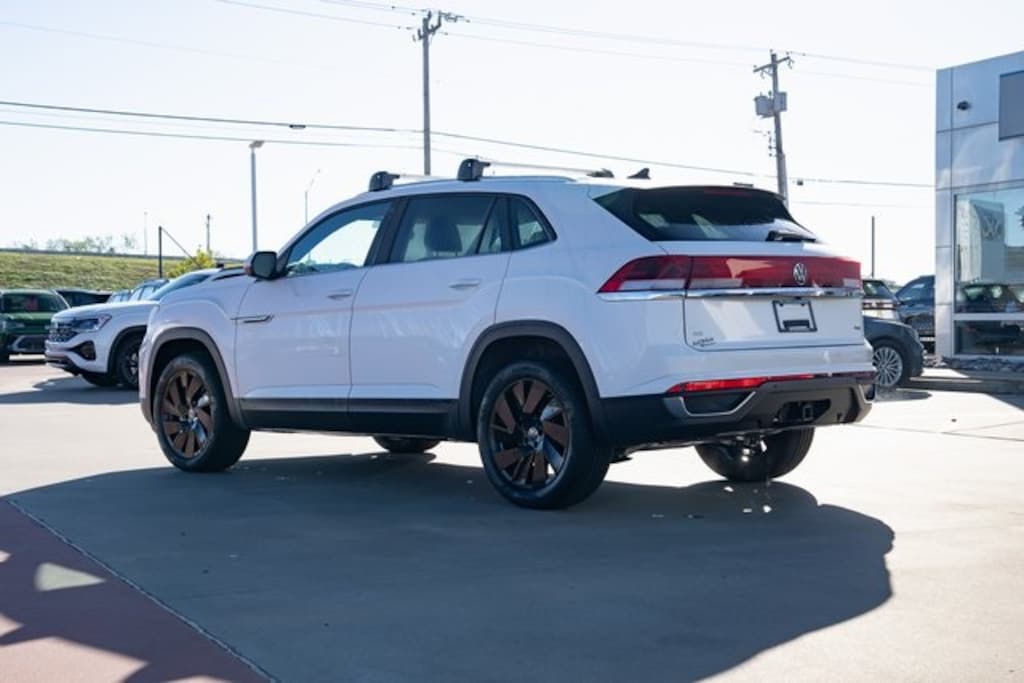 New 2026 Volkswagen Atlas Cross Sport 2.0T SE w/Technology SUV
