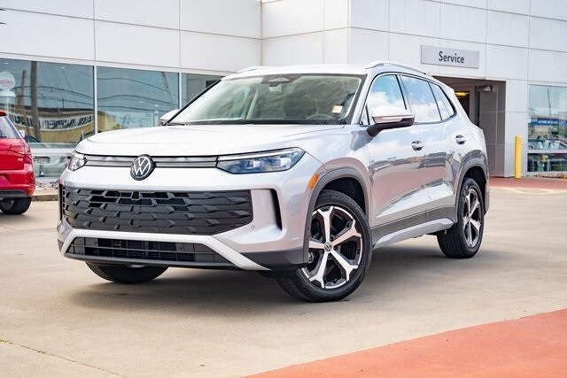 2025 Volkswagen Tiguan SE photo 2