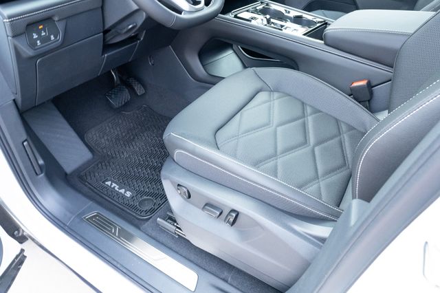 2026 Volkswagen Atlas SE w/Tech - Photo 27