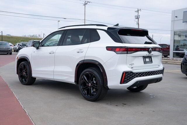 2026 Volkswagen Tiguan SE R-Line Black photo 3