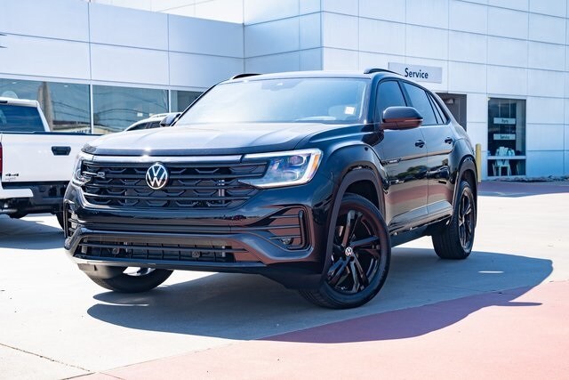 2026 Volkswagen Atlas Cross Sport SEL R-Line photo 2