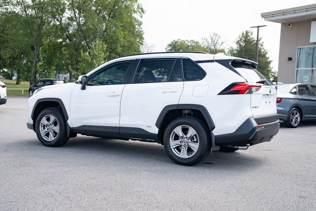 2022 Toyota RAV4 Hybrid XLE photo 4