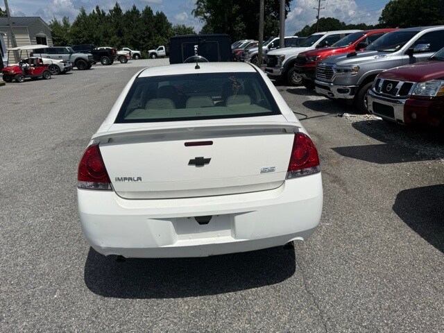 2008 Chevrolet Impala SS photo 3