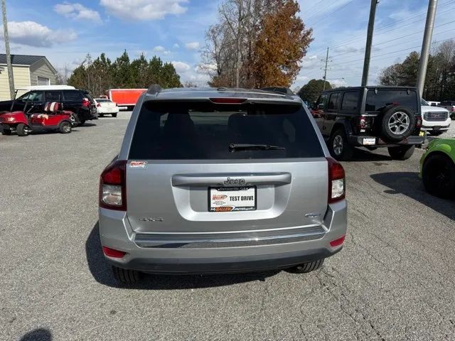 2015 Jeep Compass Latitude photo 2