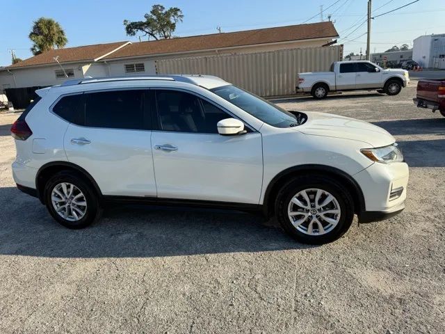 2018 Nissan Rogue SV photo 3
