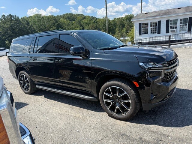 2021 Chevrolet Suburban RST photo 3
