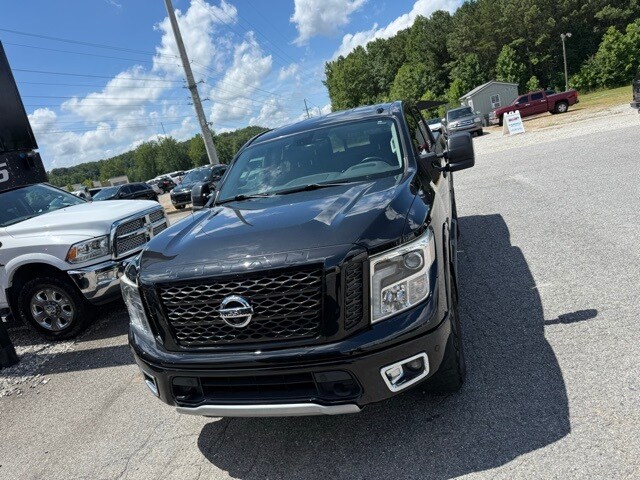 2018 Nissan Titan PRO-4X photo 2