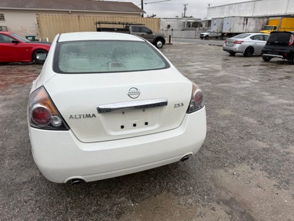 Used 2010 Nissan Altima 2.5 S Sedan