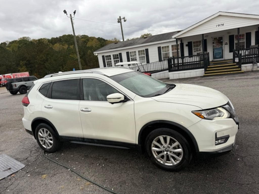Used 2017 Nissan Rogue SV SUV