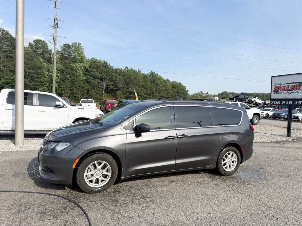 2020 Chrysler Voyager LXI's photo
