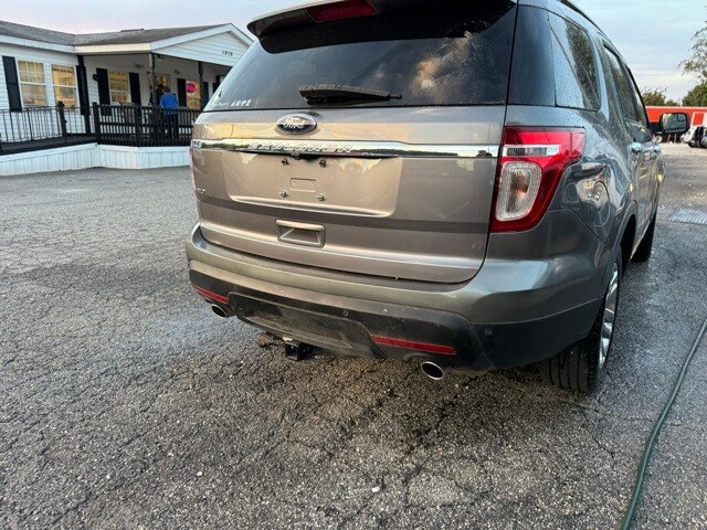 2013 Ford Explorer XLT photo 4