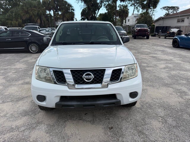 2014 Nissan Frontier SV photo 2