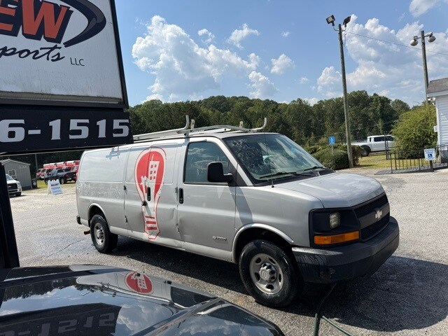 2006 Chevrolet Express Cargo Van photo 2
