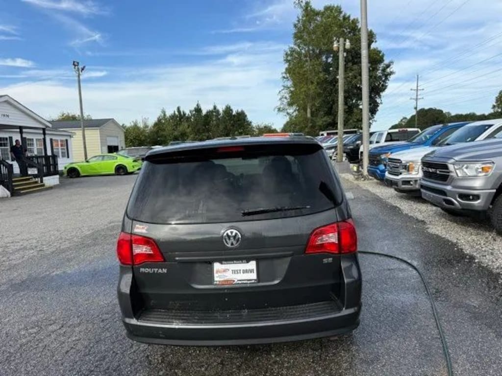Used 2012 Volkswagen Routan SE Van Passenger Van