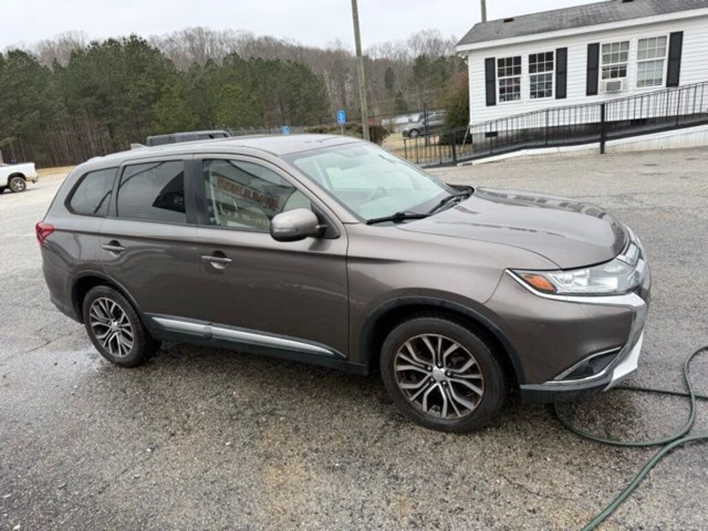 Used 2017 Mitsubishi Outlander CUV