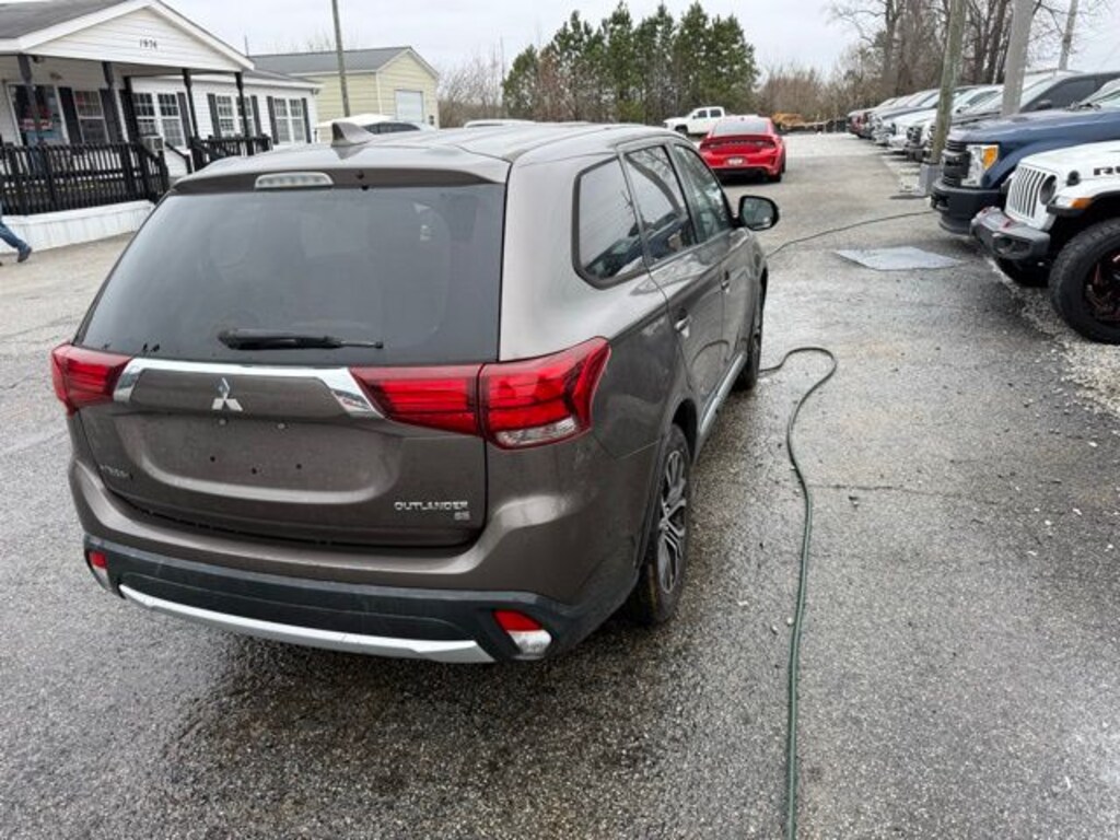Used 2017 Mitsubishi Outlander CUV