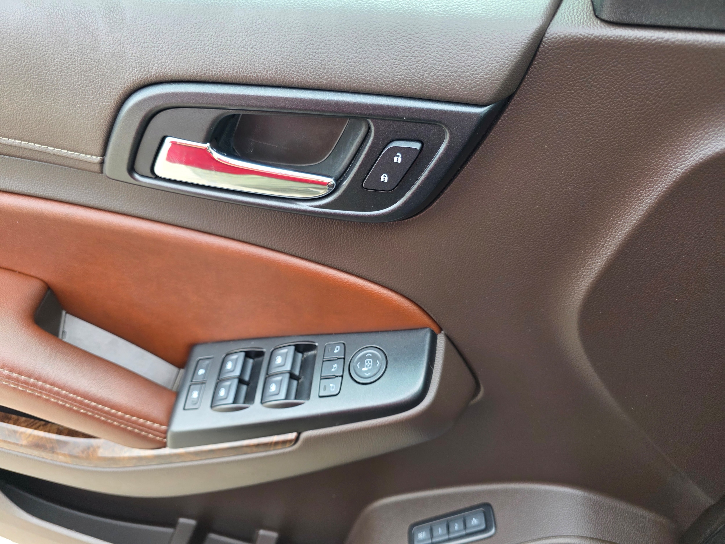 2018 Chevrolet Suburban Premier - Photo 9