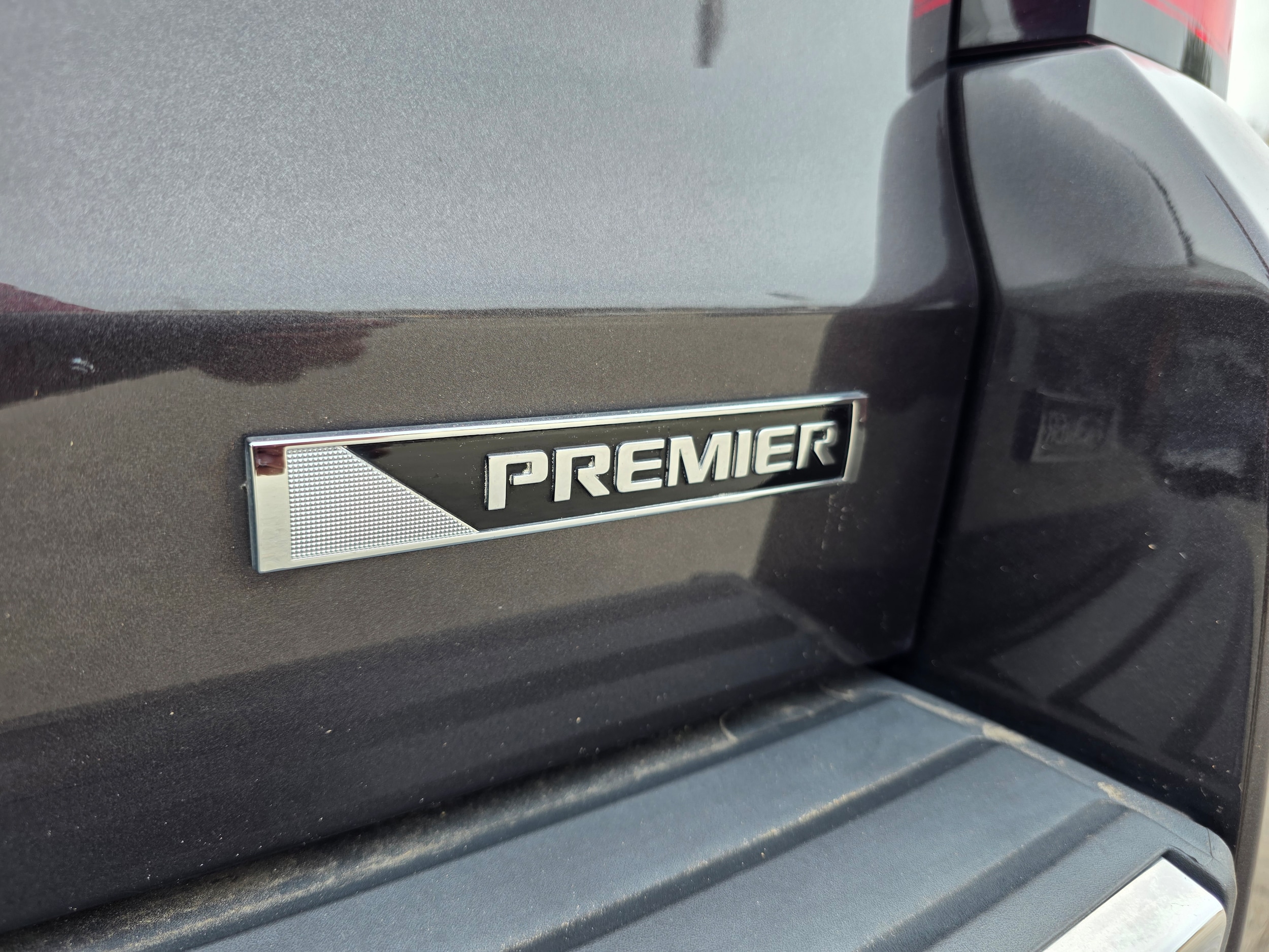 2018 Chevrolet Suburban Premier - Photo 18