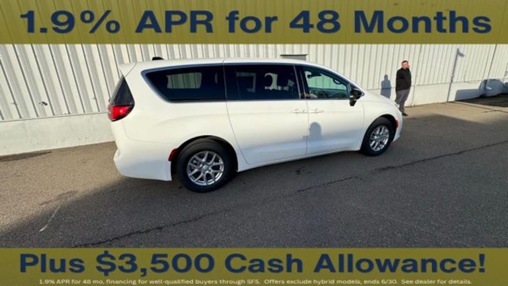 New 2026 Chrysler Pacifica Select Passenger Van