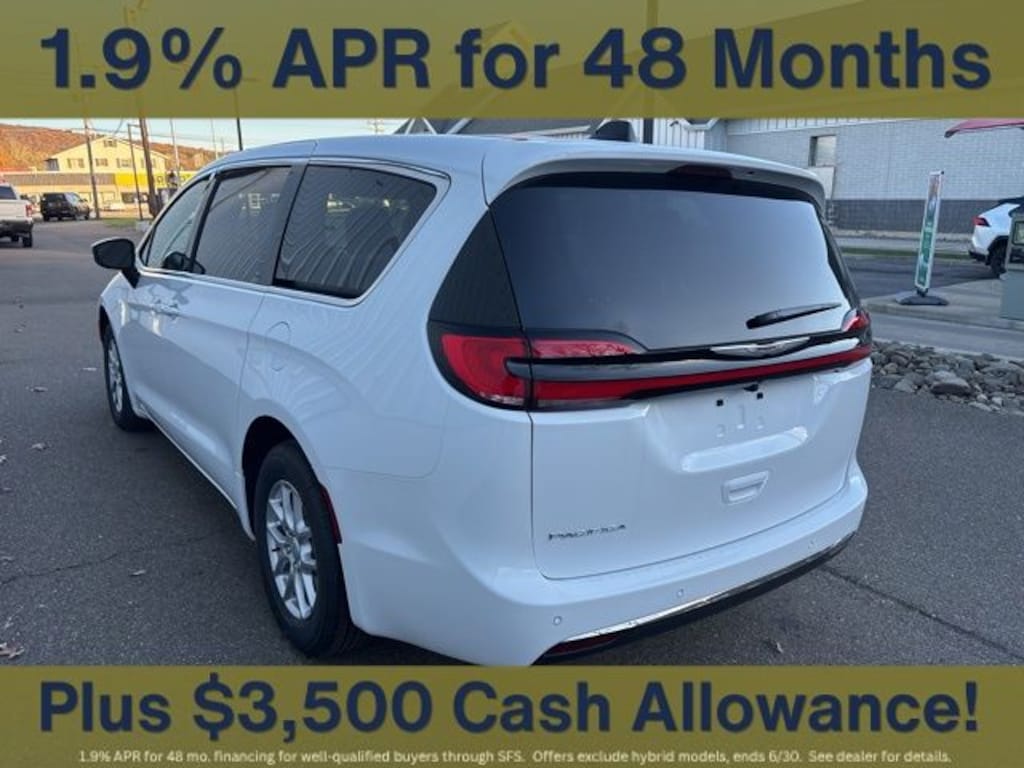 New 2026 Chrysler Pacifica Select Passenger Van