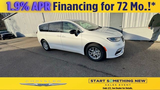 2026 Chrysler Pacifica Select's photo