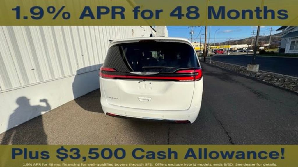 New 2026 Chrysler Pacifica Select Passenger Van