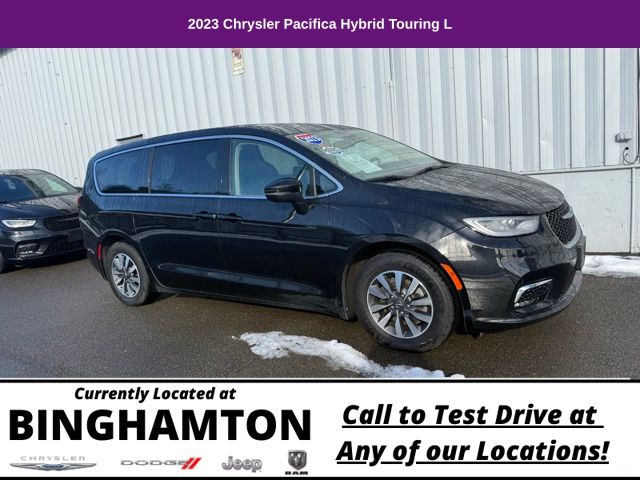 2023 Chrysler Pacifica Hybrid Touring L's photo