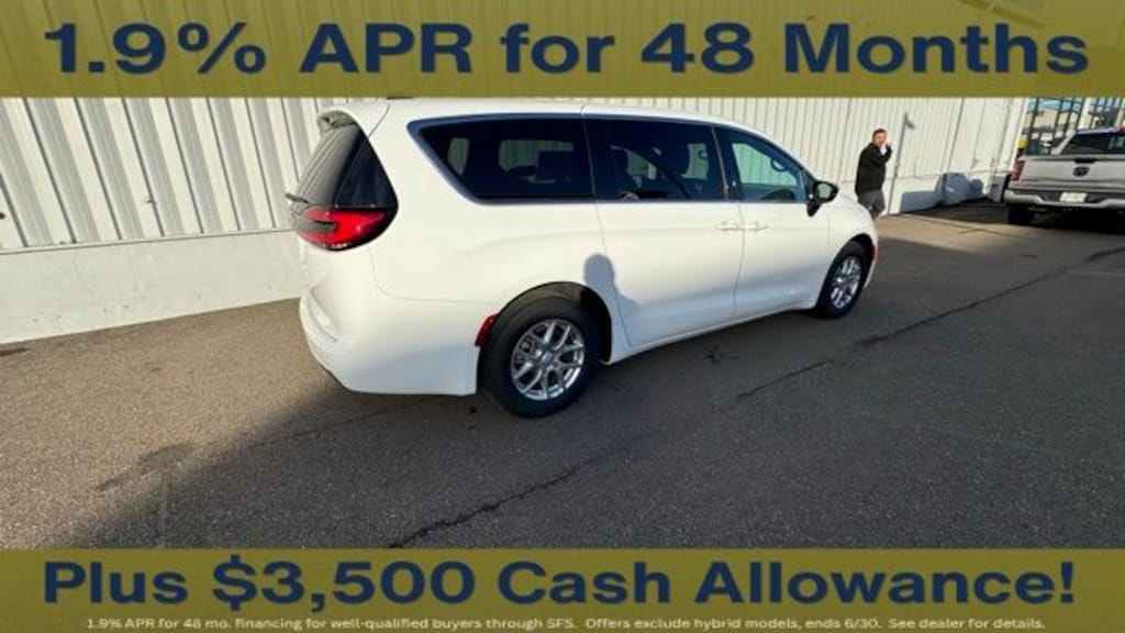 New 2026 Chrysler Pacifica Select Passenger Van