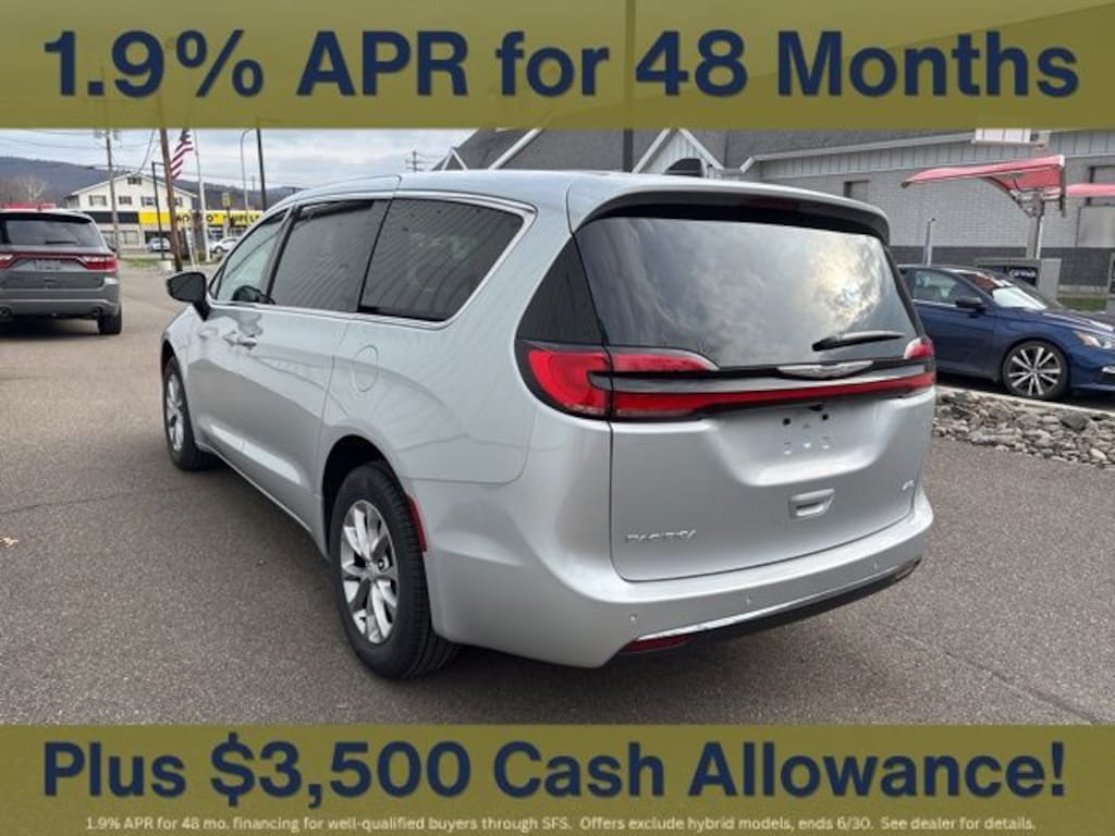 New 2026 Chrysler Pacifica Select Passenger Van