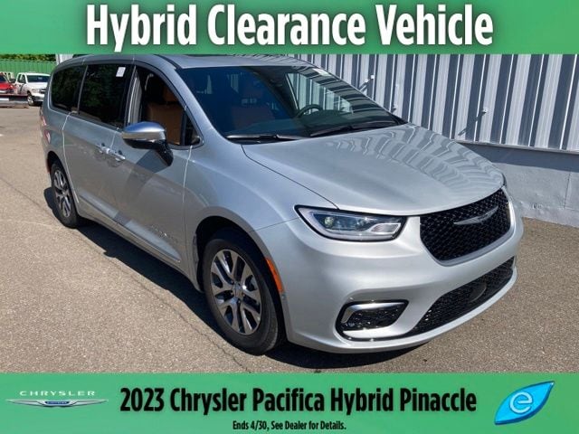2023 Chrysler Pacifica Hybrid Pinnacle Hybrid's photo