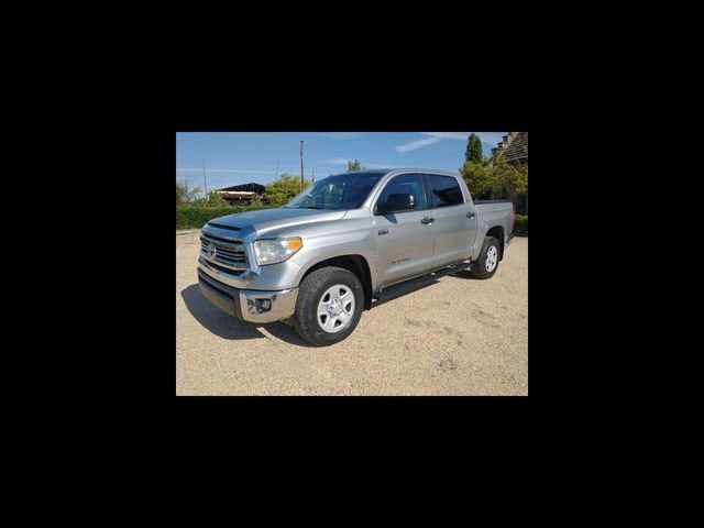2016 Toyota Tundra SR5's photo