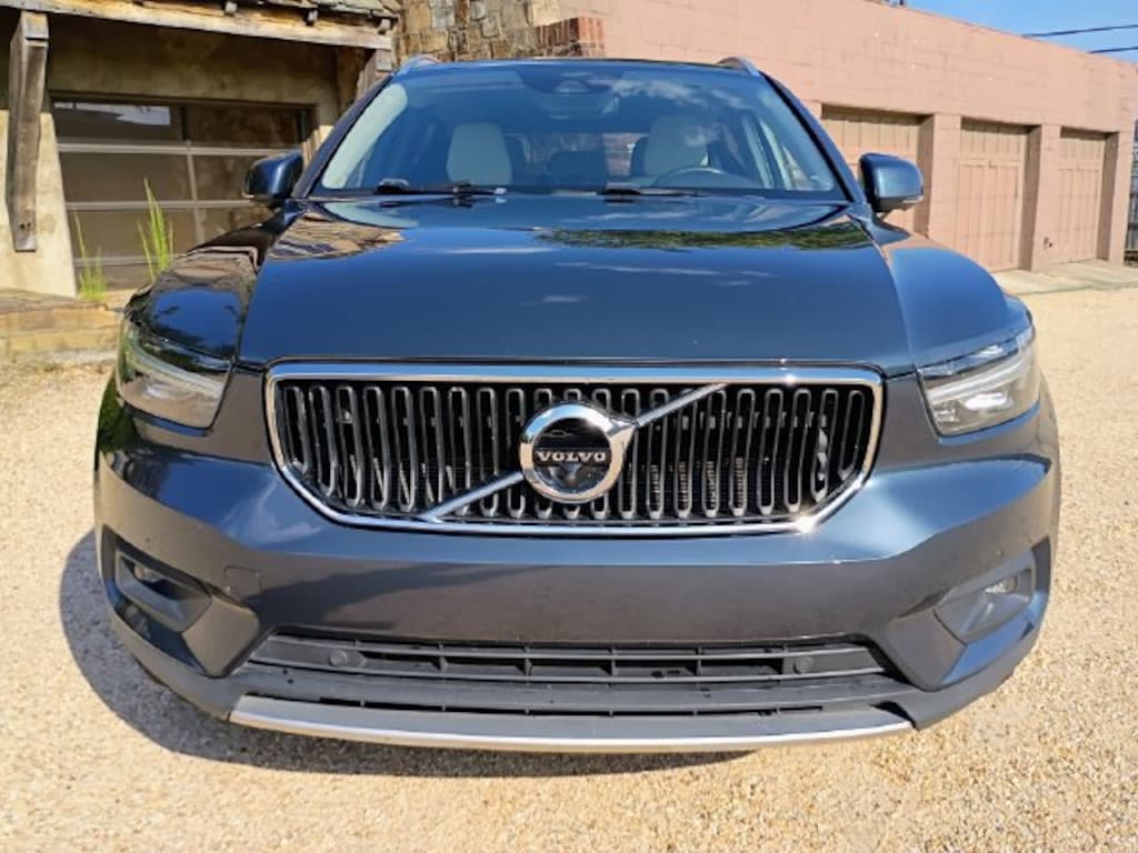 Used 2022 Volvo XC40 T4 FWD Momentum SUV