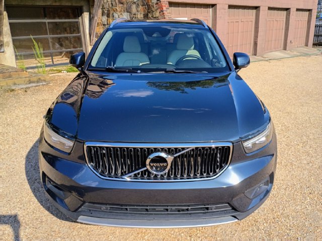 Used 2022 Volvo XC40 T4 FWD Momentum SUV
