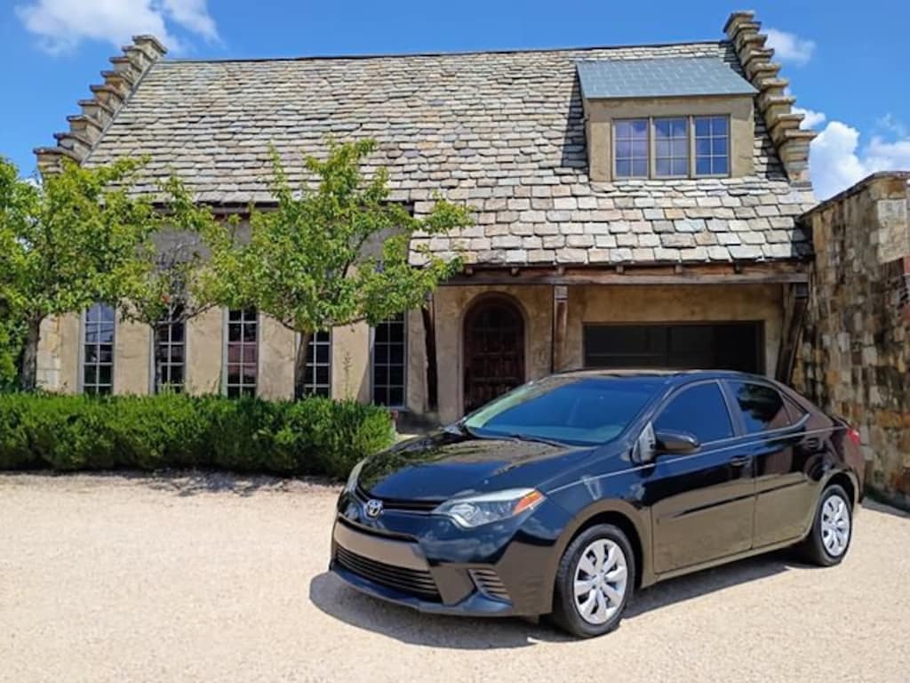 Used 2016 Toyota Corolla LE Sedan
